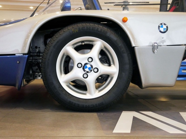 23-летний BMW с тремя колесами оценили в 38 000 евро
23-летний BMW с тремя колесами оценили в 38 000 евро