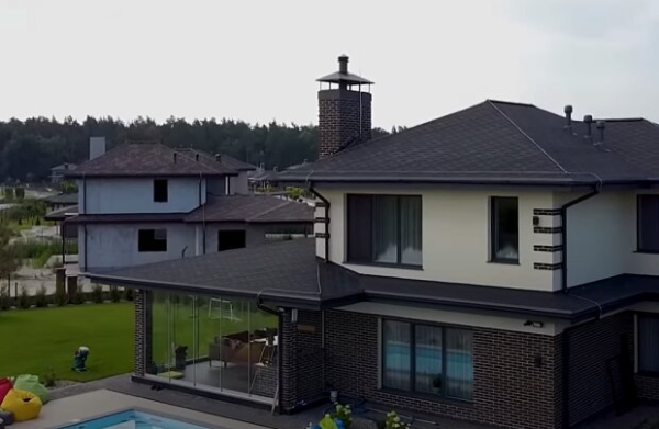 Киевский прокурор после ареста судом стал хозяином дома за 18 млн гривен: "Могу себе позволить" Киевский прокурор после ареста судом стал хозяином дома за 18 млн гривен: "Могу себе позволить"