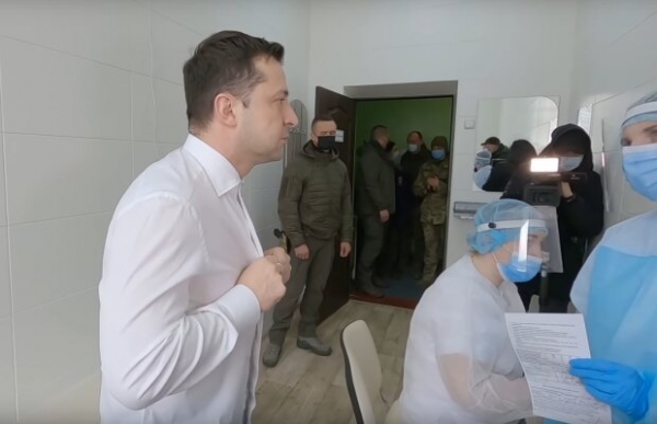 Зеленский в прямом эфире показал, что сделал с солдатами в качестве главнокомандующего Зеленский в прямом эфире показал, что сделал с солдатами в качестве главнокомандующего