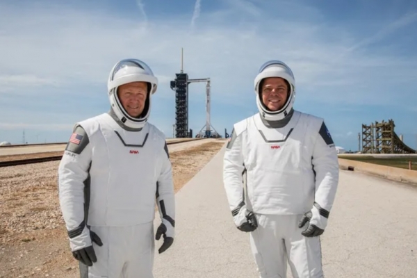 SpaceX отменила миссию по отправке астронавтов в космос
                                                                                