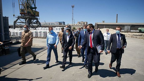 В Херсоне часть журналистов не пускают на мероприятия, связанные с визитом Зеленского В Херсоне часть журналистов не пускают на мероприятия, связанные с визитом Зеленского