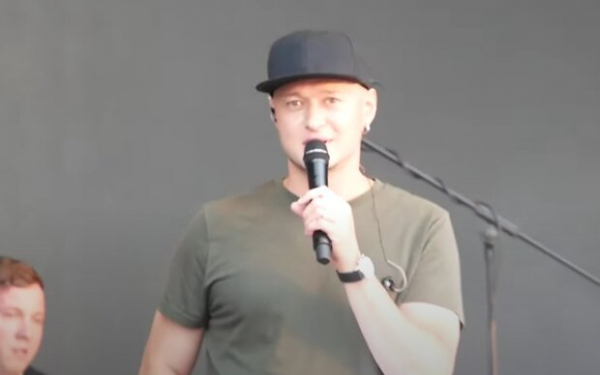 Андрей Хлывнюк из "Бумбокс" поделился воспоминаниями с фронта: "Стал настоящим солдатом" Андрей Хлывнюк из "Бумбокс" поделился воспоминаниями с фронта: "Стал настоящим солдатом"