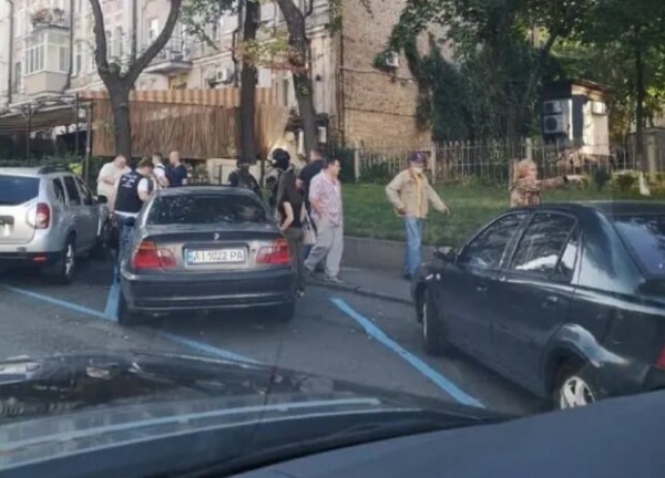 СБУ обыскивает "Велюр" Тищенко, эксклюзивные кадры с места СБУ обыскивает "Велюр" Тищенко, эксклюзивные кадры с места