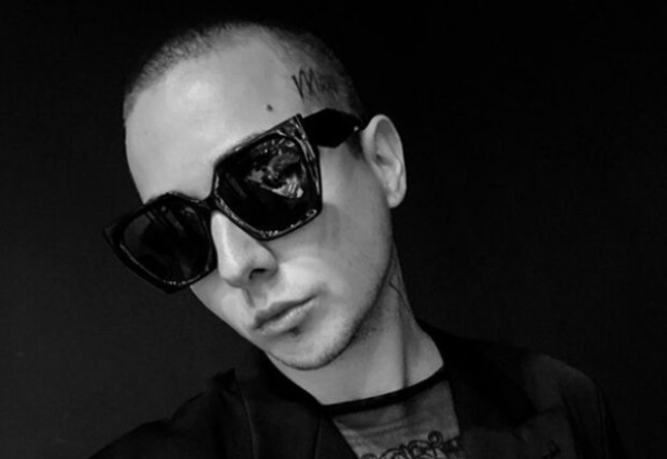 Mеlovin "запел" чужим голосом и собрал много денег, не выезжая из Украины: "Не контролируют себя"