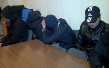 Отец подговорил 14-летнего сына на ограбления, а в суде решил сдать ребенка: "Он был с пистолетом..."