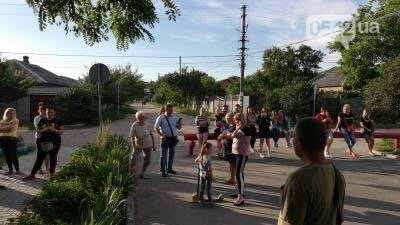 Банда подростков полгода пытала и насиловала 7-летнего мальчика, люди вышли на протест Банда подростков полгода пытала и насиловала 7-летнего мальчика, люди вышли на протест