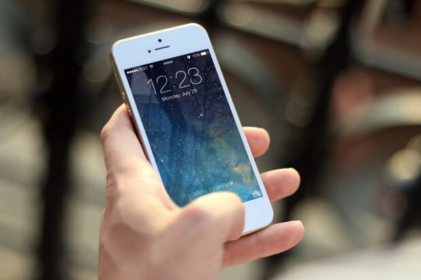 Владельцы новенького iPhone SE обнаружили главный недостаток смартфона, Apple об этом не сказала Владельцы новенького iPhone SE обнаружили главный недостаток смартфона, Apple об этом не сказала