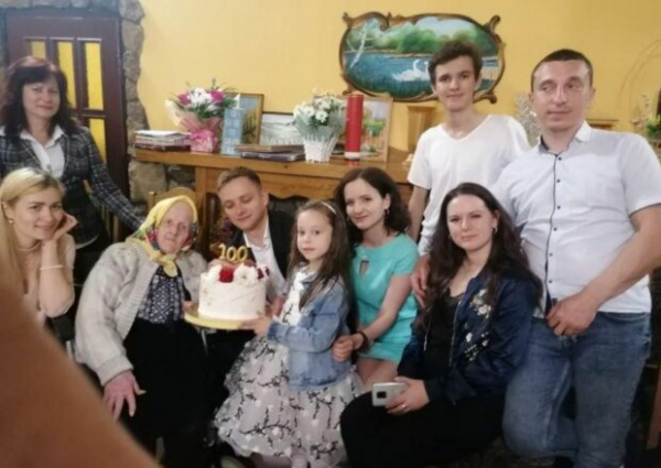 Украинка дожила до 100 лет и на самом деле знает, что такое "все сама": боль войны, потеря ребенка и жажда к жизни