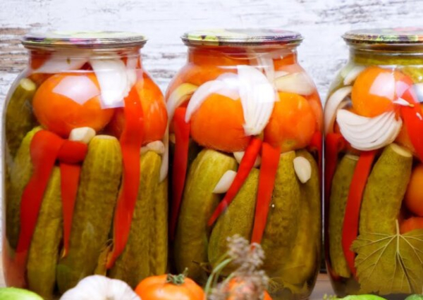 Не консервируйте кучу всего: вкусное асорти из огурцов и помидоров на зиму Не консервируйте кучу всего: вкусное асорти из огурцов и помидоров на зиму