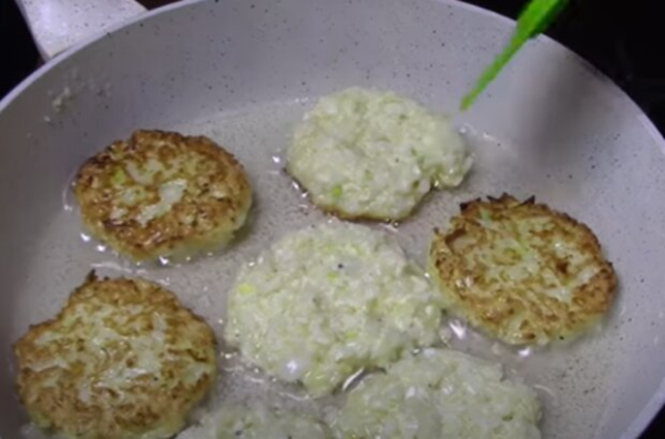 Когда цены на мясо в космосе: рецепт бюджетных луковых котлет, которые вкуснее, чем куриные Когда цены на мясо в космосе: рецепт бюджетных луковых котлет, которые вкуснее, чем куриные