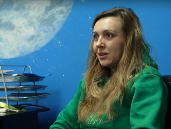 Женщине с туберкулезом пришлось проститься с родной 7-летней дочкой - "Она не понимала, что происходит"