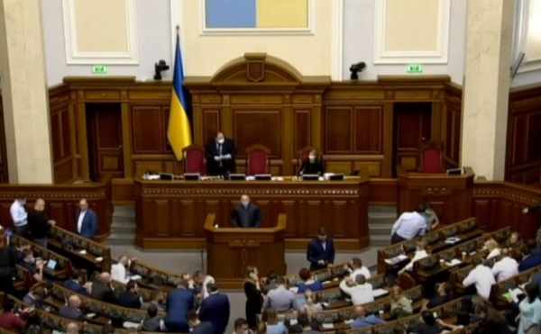 "Слуги народа" устроили шумную вечеринку в честь выхода на каникулы