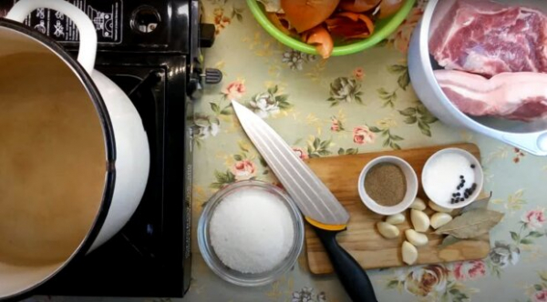 Ароматное сало горячего посола: рецепт домашней вкусности для настоящих украинцев Ароматное сало горячего посола: рецепт домашней вкусности для настоящих украинцев