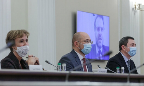 Цветы, секьюрити и компьютерный "апгрейд" &ndash; на услуги для Минфина уйдет 38 млн