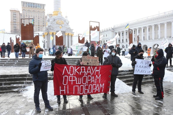 Тарифный бунт: в Житомире протестующие штурмом взяли здание облсовета
Тарифный бунт: в Житомире протестующие штурмом взяли здание облсовета