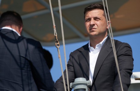 Президент требует от Авакова и Венедиктовой остановить эскалацию насилия на улицах после стрельбы в центре Киева Президент требует от Авакова и Венедиктовой остановить эскалацию насилия на улицах после стрельбы в центре Киева