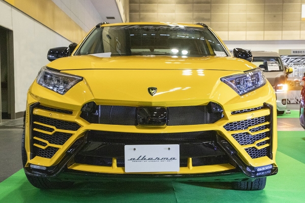 
Toyota RAV4 замаскировали под Lamborghini Urus: фото
 