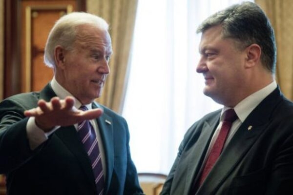Из-за "пленок Деркача" Украине предсказали новый кризис: рискуем потерять все
Из-за "пленок Деркача" Украине предсказали новый кризис: рискуем потерять все