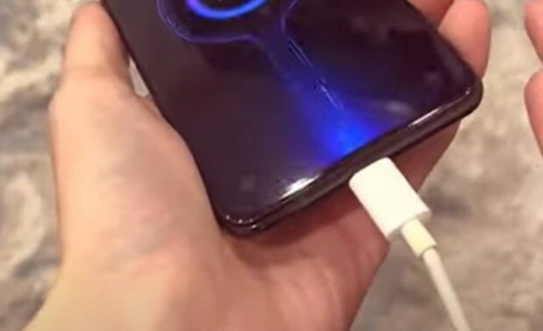 Провод здесь не играет роли: как правильно заряжать смартфон, чтобы не глючил Провод здесь не играет роли: как правильно заряжать смартфон, чтобы не глючил