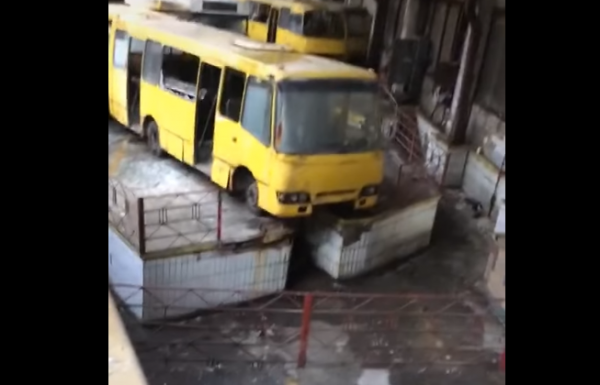 Забытые "Богданы": в сети показали кладбище маршруток в Киеве
Забытые "Богданы": в сети показали кладбище маршруток в Киеве