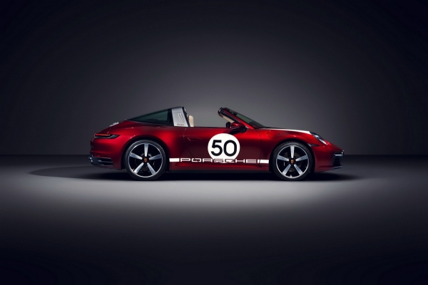 Вишенка на торте: Porsche выпустил ретро-версию 911 Targa 4S
Вишенка на торте: Porsche выпустил ретро-версию 911 Targa 4S
