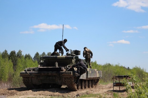 На Донбассе боевики начали сбрасывать снаряды на головы украинских героев с помощью летающих "машин" На Донбассе боевики начали сбрасывать снаряды на головы украинских героев с помощью летающих "машин"