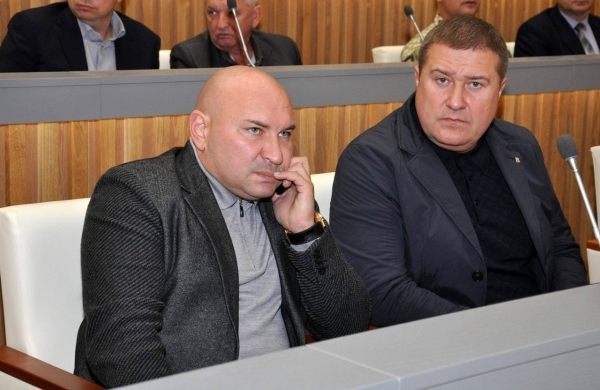 "Навязывает свои услуги": журналисты рассказали о схемах с щебнем брата и помощника "Юзика"
"Навязывает свои услуги": журналисты рассказали о схемах с щебнем брата и помощника "Юзика"