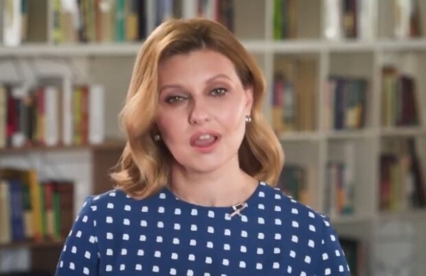 Первая леди Зеленская нарвалась на гнев украинцев, а хотела праздника: "Вас гомосексуалисты зеленые держат?" Первая леди Зеленская нарвалась на гнев украинцев, а хотела праздника: "Вас гомосексуалисты зеленые держат?"