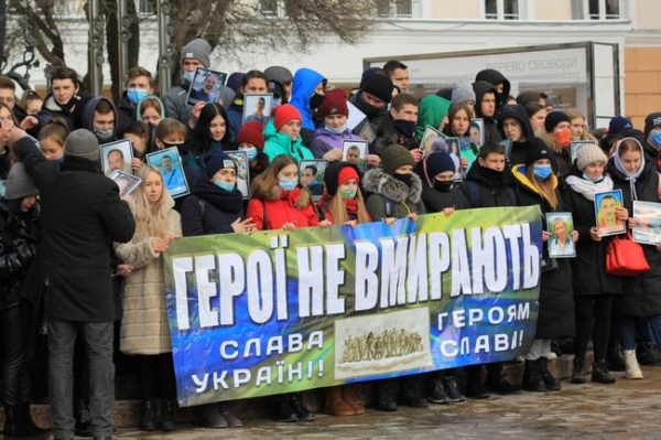 Винницкие студенты провели акцию в знак чествования героев Небесной Сотни Винницкие студенты провели акцию в знак чествования героев Небесной Сотни