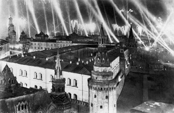 Как праздновали победу в разных странах – удивительные исторические фото Как праздновали победу в разных странах – удивительные исторические фото