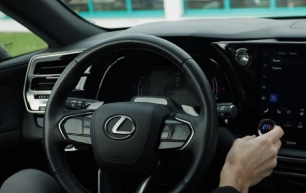 Красавчики кроссоверы: на украинских дорогах засветились новый Lexus RX 2023 и не менее крутой Mercedes GLS Brabus Красавчики кроссоверы: на украинских дорогах засветились новый Lexus RX 2023 и не менее крутой Mercedes GLS Brabus