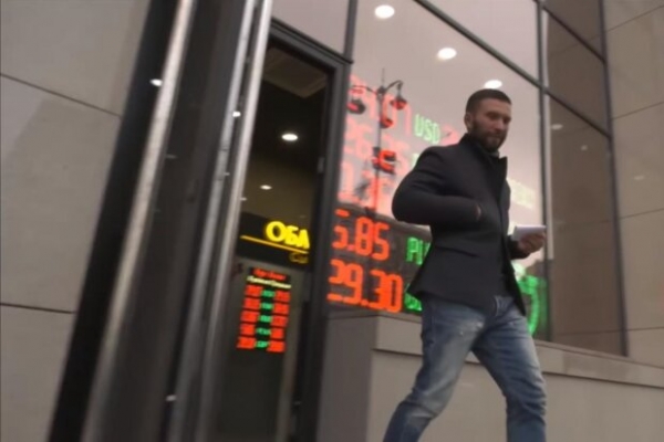 Курс валют 27 марта выведет доллар из равновесия, гривна впереди