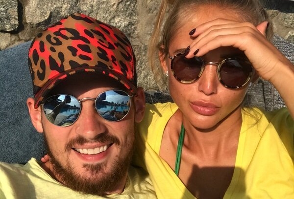 Голкипер "Динамо" Бойко показал "дыньки" собственной жены, жаркое фото Голкипер "Динамо" Бойко показал "дыньки" собственной жены, жаркое фото