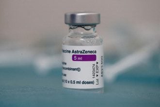 Минздрав собирается утилизировать полмиллиона доз вакцины AstraZeneca: названа причина
Минздрав собирается утилизировать полмиллиона доз вакцины AstraZeneca: названа причина