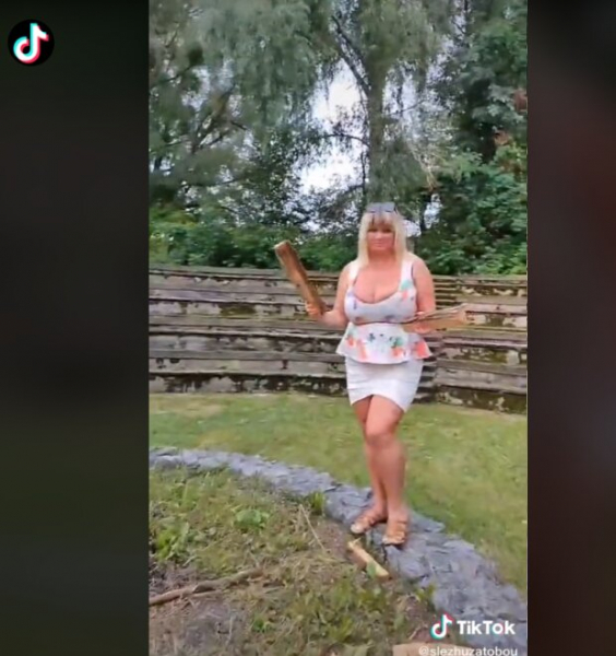 Мила Кузнецова с 15-м размером превратилась в ведьму: "Устроим шабаш" Мила Кузнецова с 15-м размером превратилась в ведьму: "Устроим шабаш"