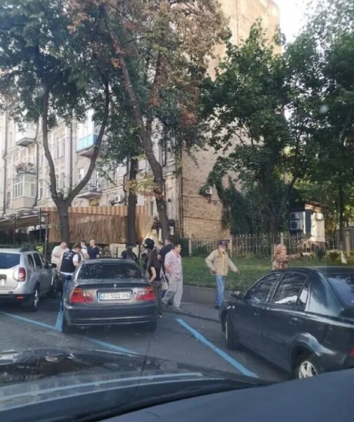 СБУ обыскивает "Велюр" Тищенко, эксклюзивные кадры с места СБУ обыскивает "Велюр" Тищенко, эксклюзивные кадры с места