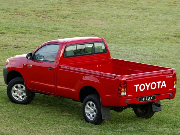 
Как она едет? Разбитая в хлам Toyota чудом осталась на ходу
 