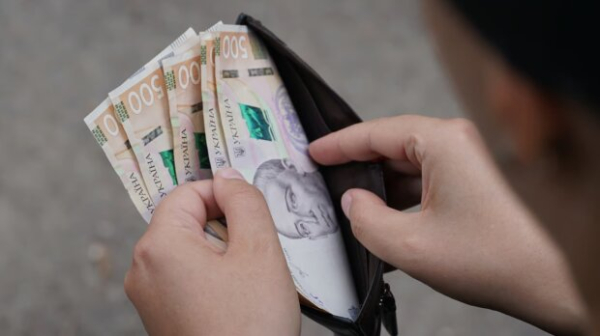 Больше не будут ходить в нищете: некоторым украинцам увеличат зарплаты Больше не будут ходить в нищете: некоторым украинцам увеличат зарплаты