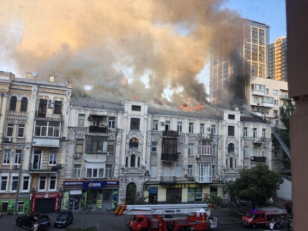 В Киеве произошел масштабный пожар в многоэтажке
                                                                                