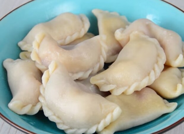 Вкусные вареники с вишней по рецепту бабушки - окунитесь в лето с головой Вкусные вареники с вишней по рецепту бабушки - окунитесь в лето с головой