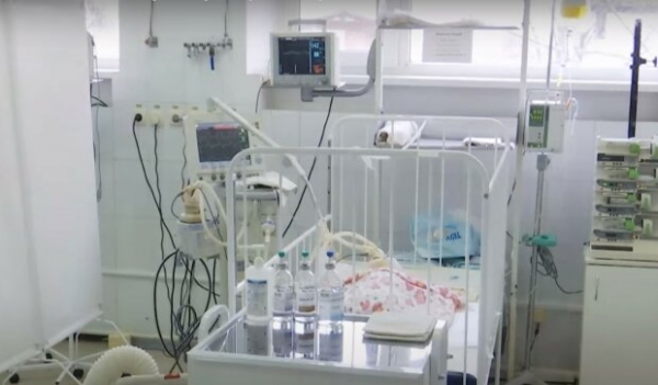 Маленькую принцессу, которая "нырнула" в ванну с кипятком, спасают в реанимации: "Выдержала четыре операции" Маленькую принцессу, которая "нырнула" в ванну с кипятком, спасают в реанимации: "Выдержала четыре операции"