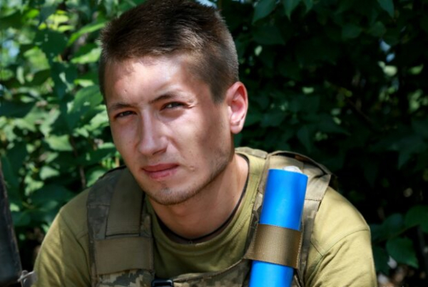 Юный герой пошел в армию на следующий день после окончания школы: "Все по козацкому обычаю!" Юный герой пошел в армию на следующий день после окончания школы: "Все по козацкому обычаю!"