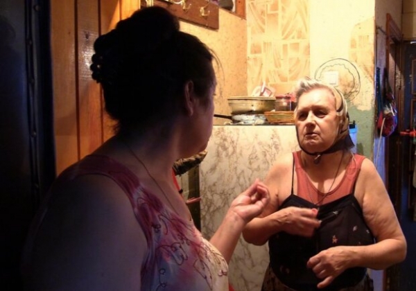 Пенсионерка живет в спартанских условиях - помещение превратилось в свалку, ужасный запах и тараканы Пенсионерка живет в спартанских условиях - помещение превратилось в свалку, ужасный запах и тараканы