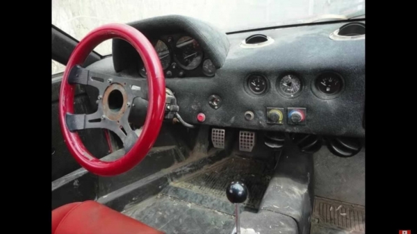 
Вооруженные люди пытались продать Ferrari сына Хусейна
 