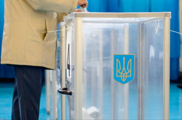 Главное за ночь: украинский "Хэллоуин", переход на зимнее время, польские жалобы, поход на выборы без тестов и рыдания от Огневич