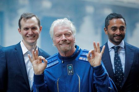 Virgin Galactic успешно осуществила первый пилотируемый космический полет