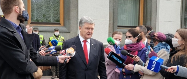 Порошенко призвал парламент проголосовать за страхование медиков от COVID-19
Порошенко призвал парламент проголосовать за страхование медиков от COVID-19