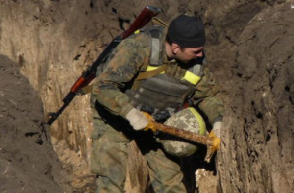 Военный эксперт утверждает, что даже оборонные укрепления в Украине строятся через тендеры: "Пиляют бабло и в х*й не дуют" Военный эксперт утверждает, что даже оборонные укрепления в Украине строятся через тендеры: "Пиляют бабло и в х*й не дуют"