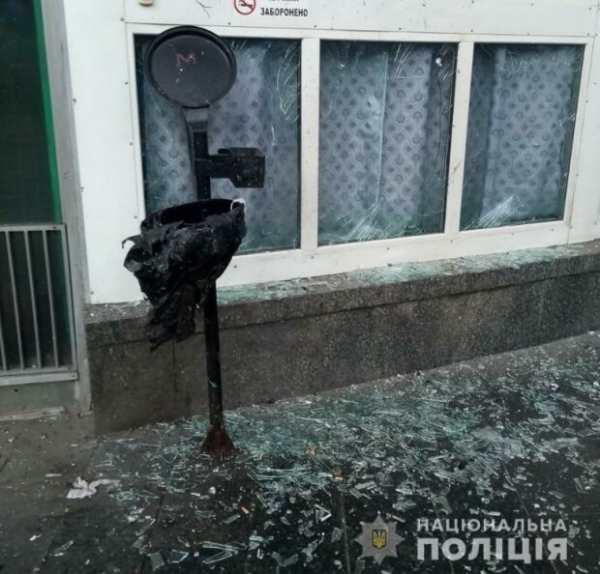 У киевского метро произошел взрыв – осколки летели во все стороны, есть раненый У киевского метро произошел взрыв – осколки летели во все стороны, есть раненый