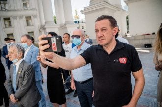 "Самки крепостных, хотящие продать в рабство детей": журналист "наехал" на украинок, которые не становятся на воинский учет
"Самки крепостных, хотящие продать в рабство детей": журналист "наехал" на украинок, которые не становятся на воинский учет